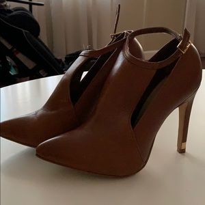 Andreas cognac dress booties